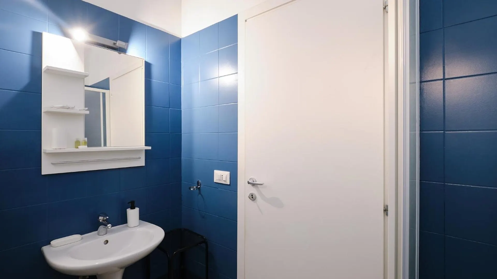 Tuscolana Blu Apartment - Grazioso Monolocale 로마
