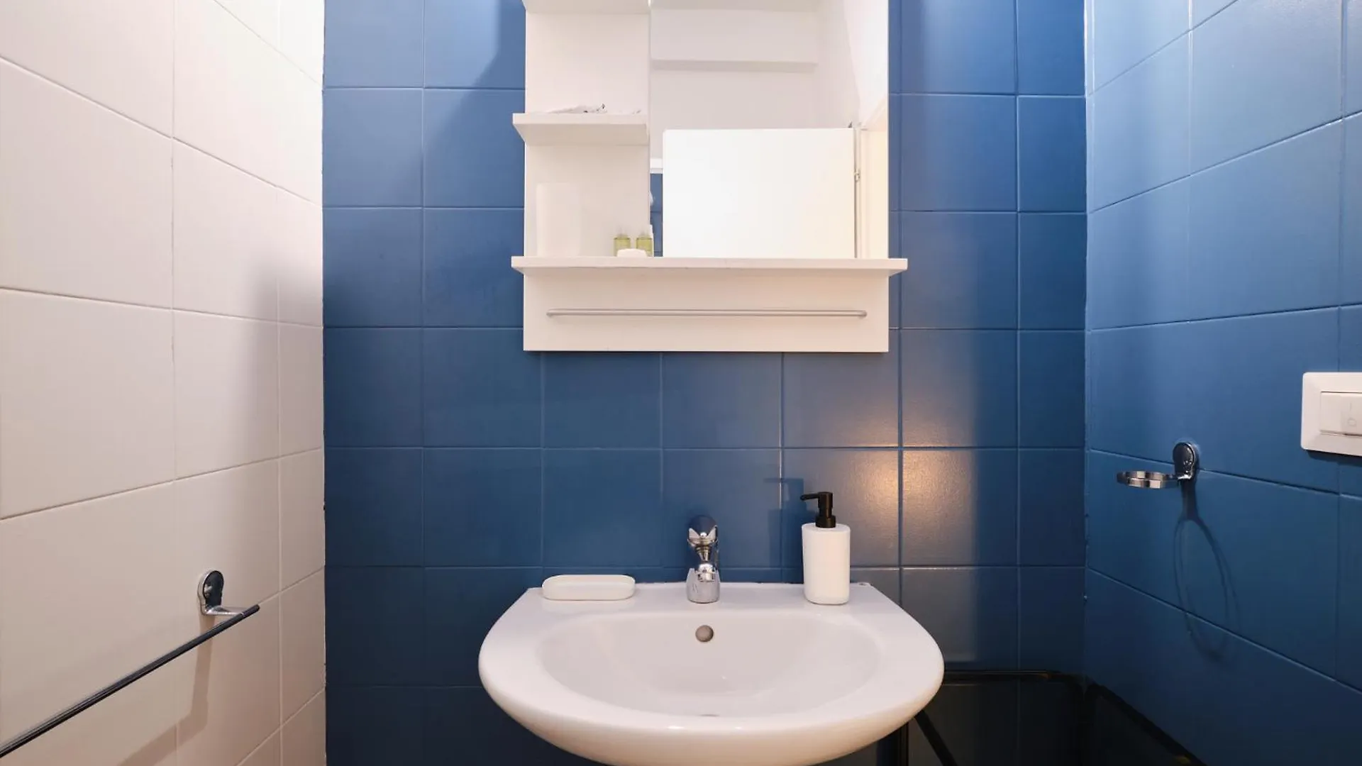 Tuscolana Blu Apartment - Grazioso Monolocale 로마