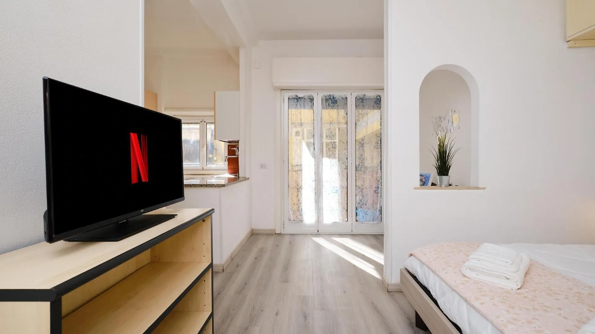 Tuscolana Blu Apartment - Grazioso Monolocale Rome 0*,  Italy